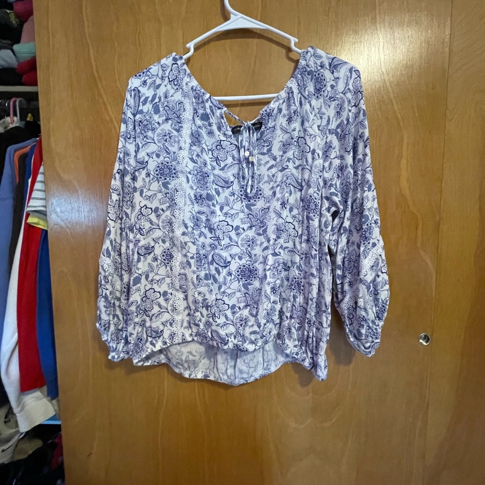 Adrienne Vittadini White and Blue Tie Front 3/4 Sleeve Blouse